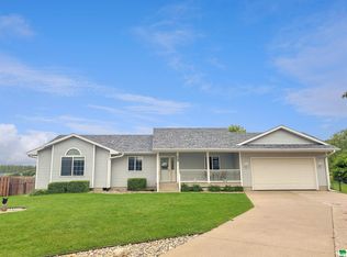 713 Winfield Cir, Sergeant Bluff, IA 51054