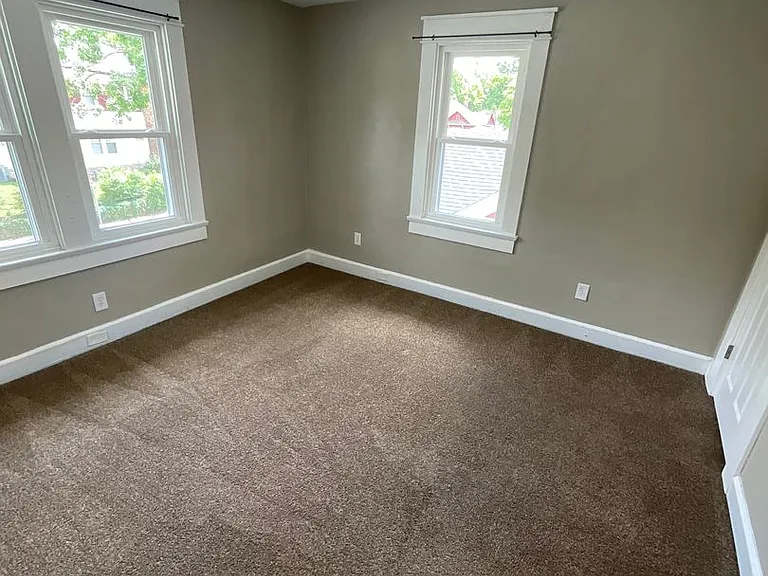 407 N Dunn St — Photo 22