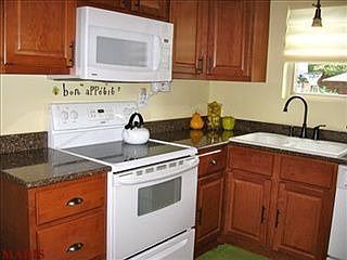 4th image of 214 Lambeth Ln
