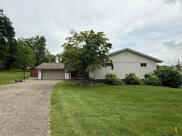 1819 Walnut Rd, Heath, OH 43056