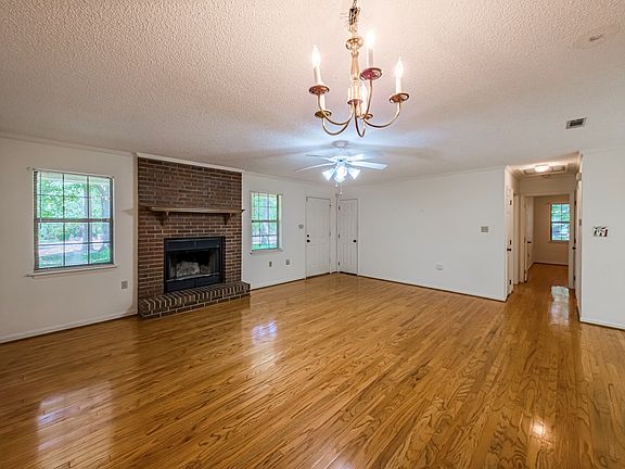 5th image of 31 Drake Ln