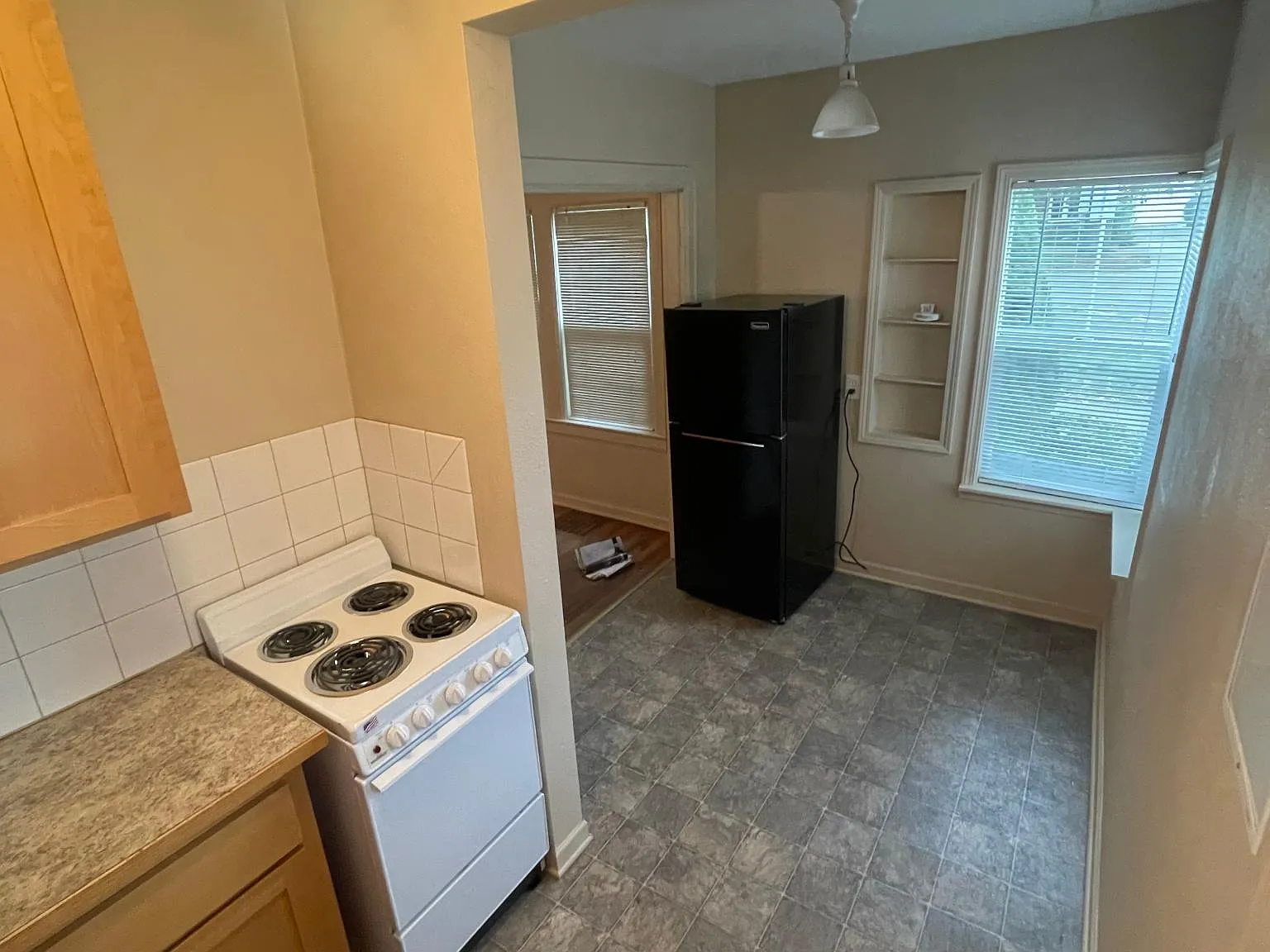 717 Cottage St NE — Photo 3