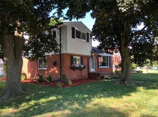 32530 Maplewood St, Garden City, MI