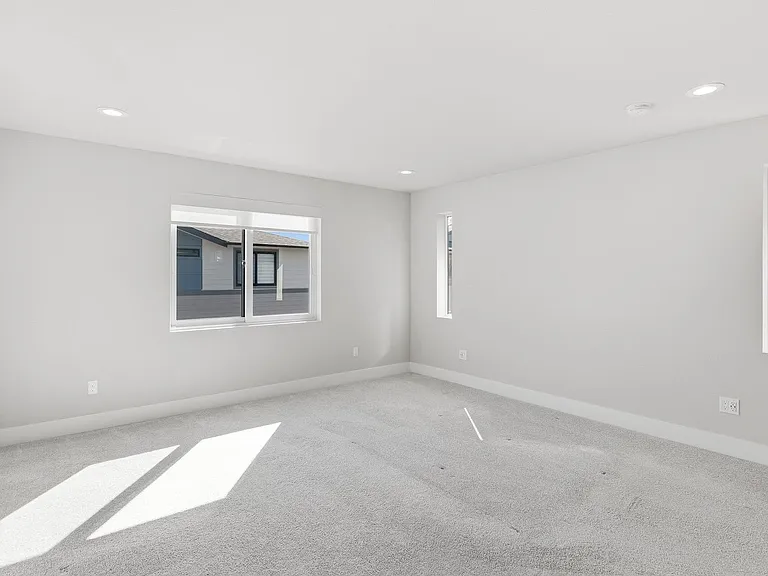 16536 SE Pleasant Valley Pkwy — Photo 14