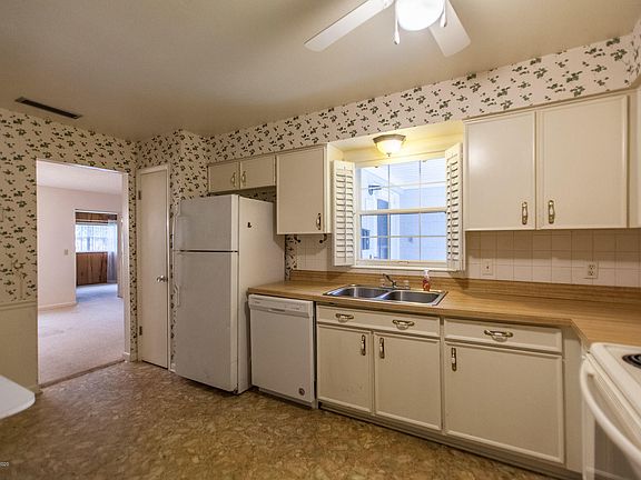 3rd image of 1392 Sarazen Dr