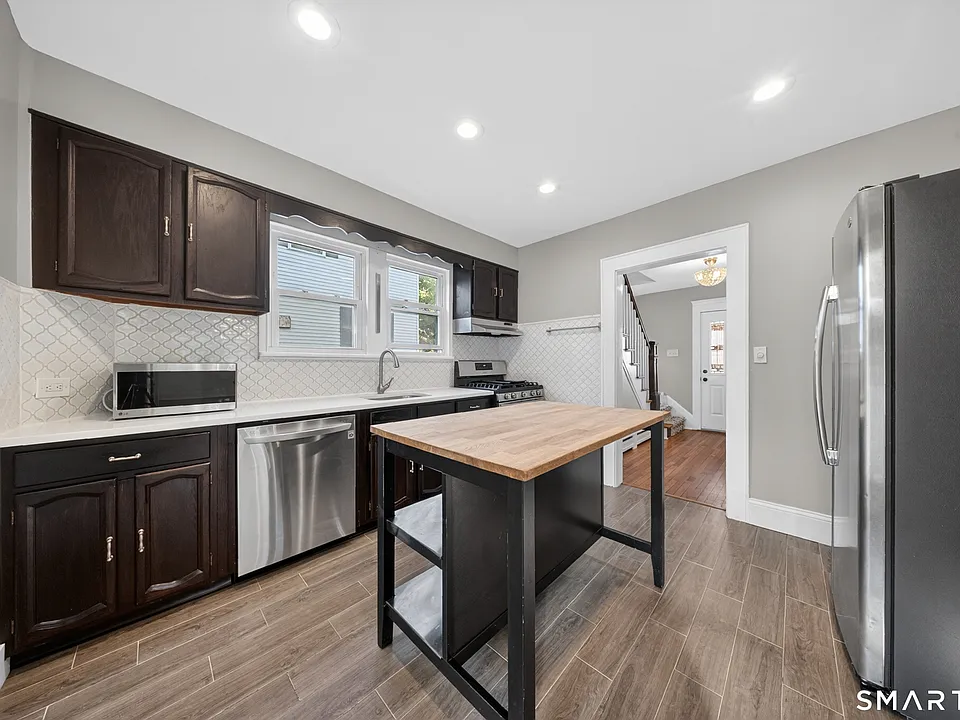30 Noble St