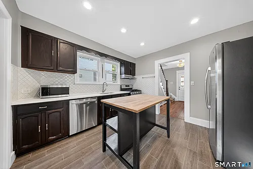 30 Noble St Photo 1