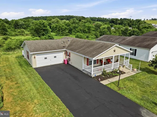 27 Eagles Watch N, Bechtelsville, PA 19505