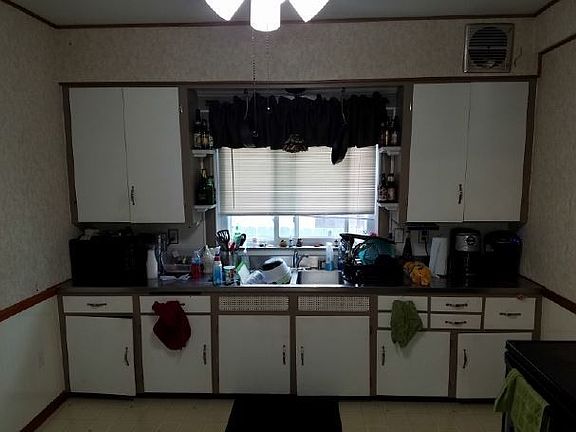 2nd image of 353 S Monroe St