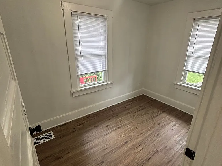 406-408 E Wheeling St — Photo 10