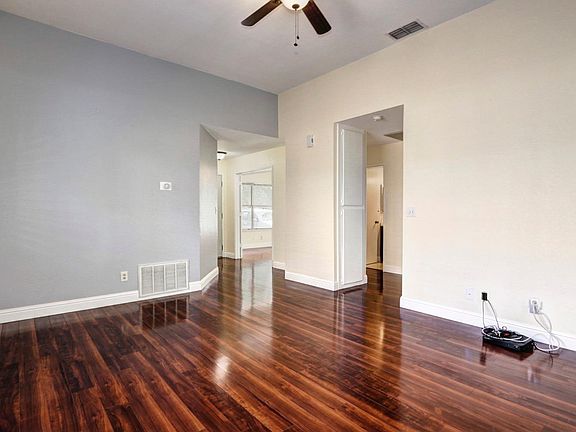 5th image of 1160 Pebblewood Dr
