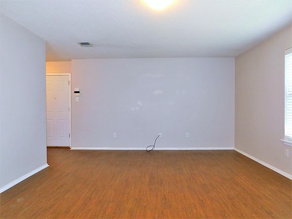 5th image of 2408 Rolling Ridge Dr