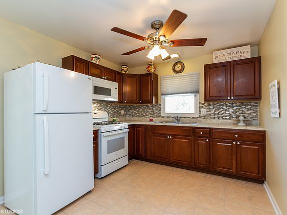 4th image of 17550 Winston Ct