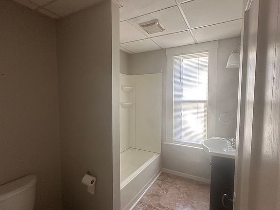 5th image of 75 Turner Ave Floor 1