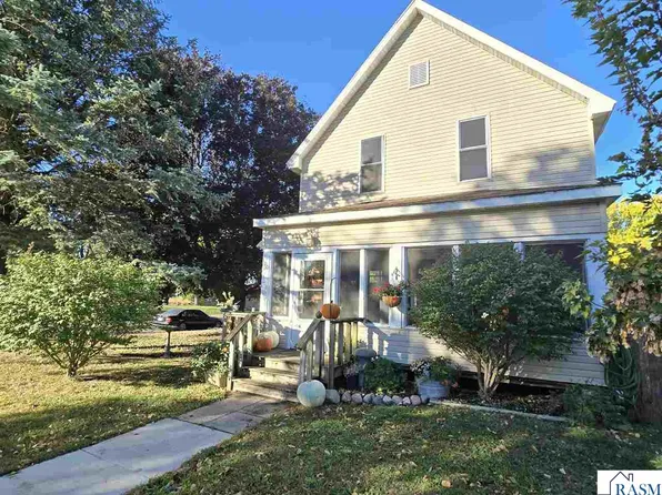 100 Summit Ave, Hanska, MN 56041