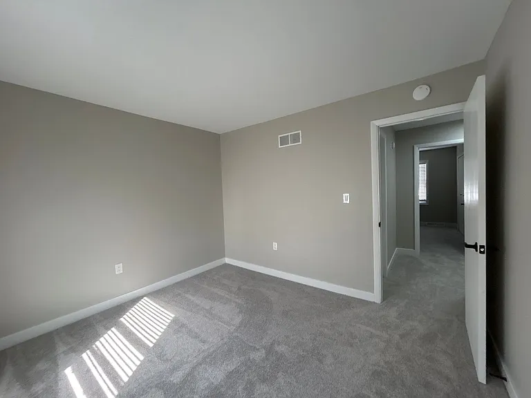 809 Lindenwood Dr S — Photo 13