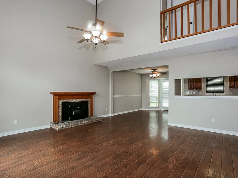 511 Rosewood Ln — Photo 5