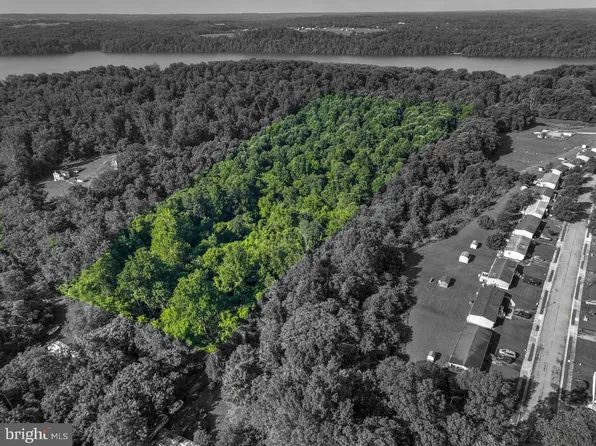 121 School House Ln, Conowingo, MD 21918