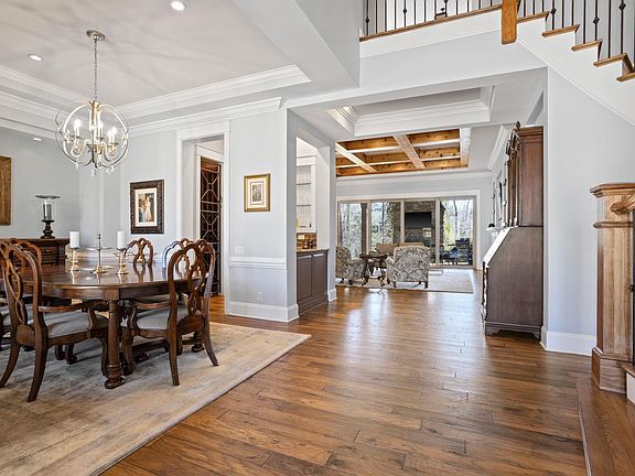 4th image of 221 Abenaki Way