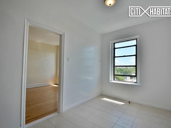 3rd image of 3206 47th St #6J