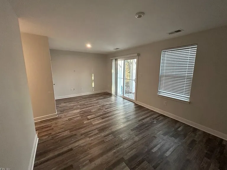 537 Westport St — Photo 14