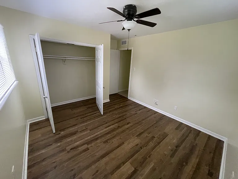 208 Hackberry St #B — Photo 3
