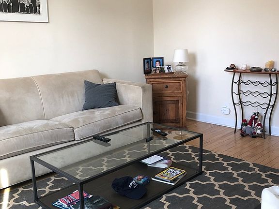 2nd image of 1029 N Wood St #3