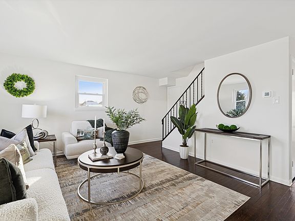 4th image of 303-313 Lemon St