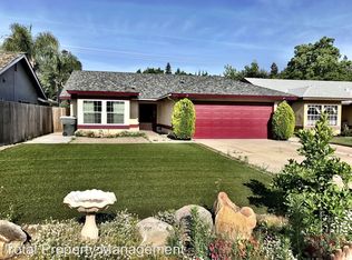 1041 N Oakwood Ct, Visalia, CA 93291