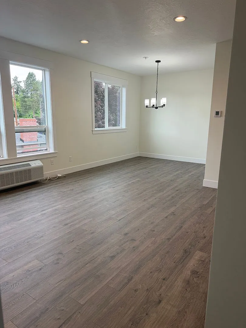 4885 River Rd N — Photo 3