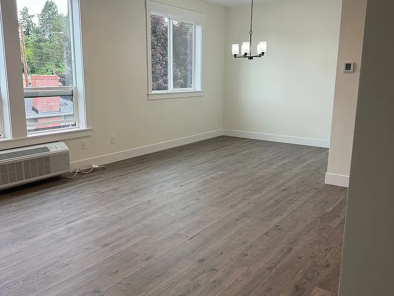4885 River Rd N — Photo 3