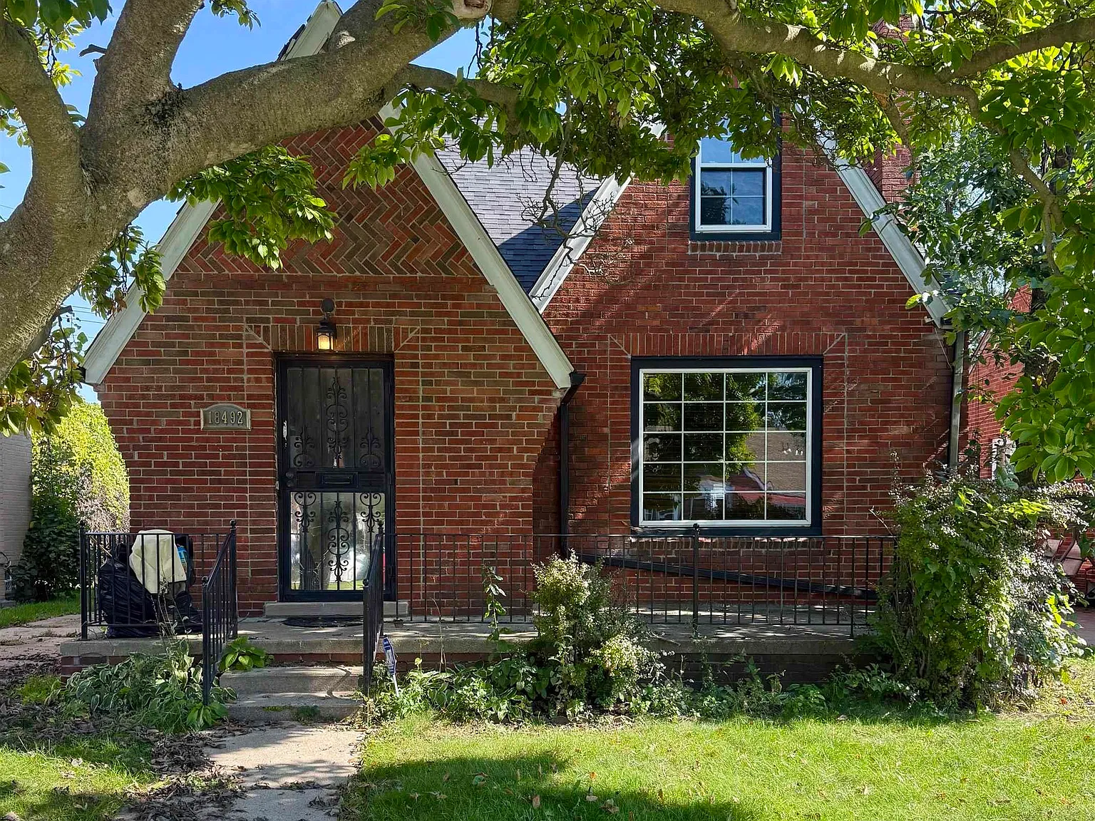 4 bed, 2.5 bath, 1404 sqft, $1,900 — Photo 1