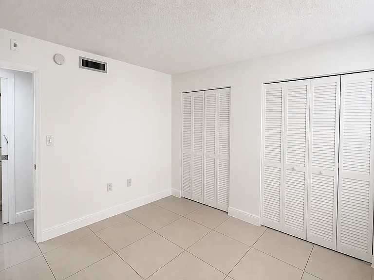 Pacifica Apartments — Photo 33
