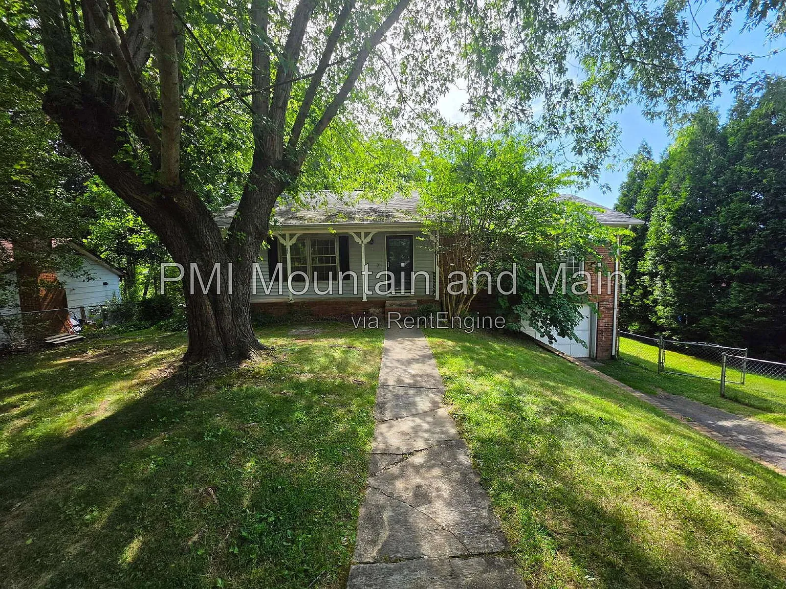 3 bed, 2.0 bath, 1800 sqft, $2,300 — Photo 1
