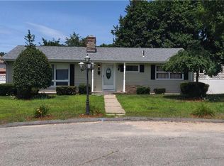 8 Patricia Cir, Smithfield, RI 02917