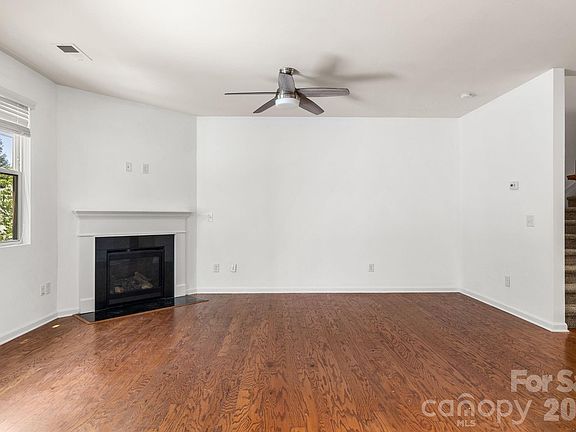 5th image of 4037 Black Walnut Way