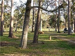 3rd image of 906 N Country Club Dr