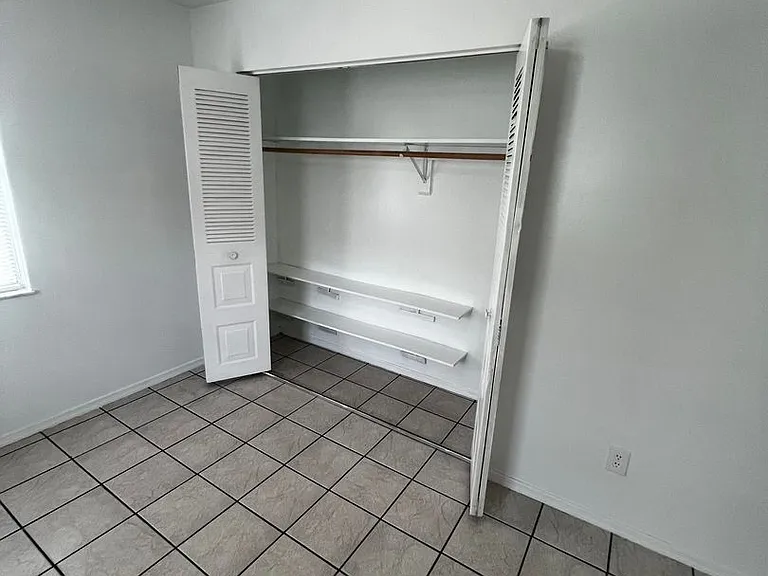 173 SE Fallon Dr — Photo 13