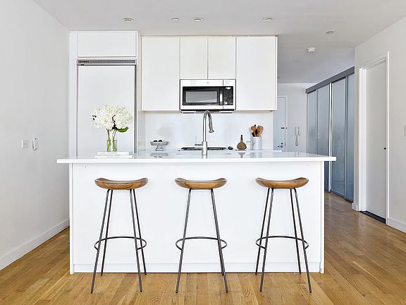 3rd image of 90 William St APT 5C