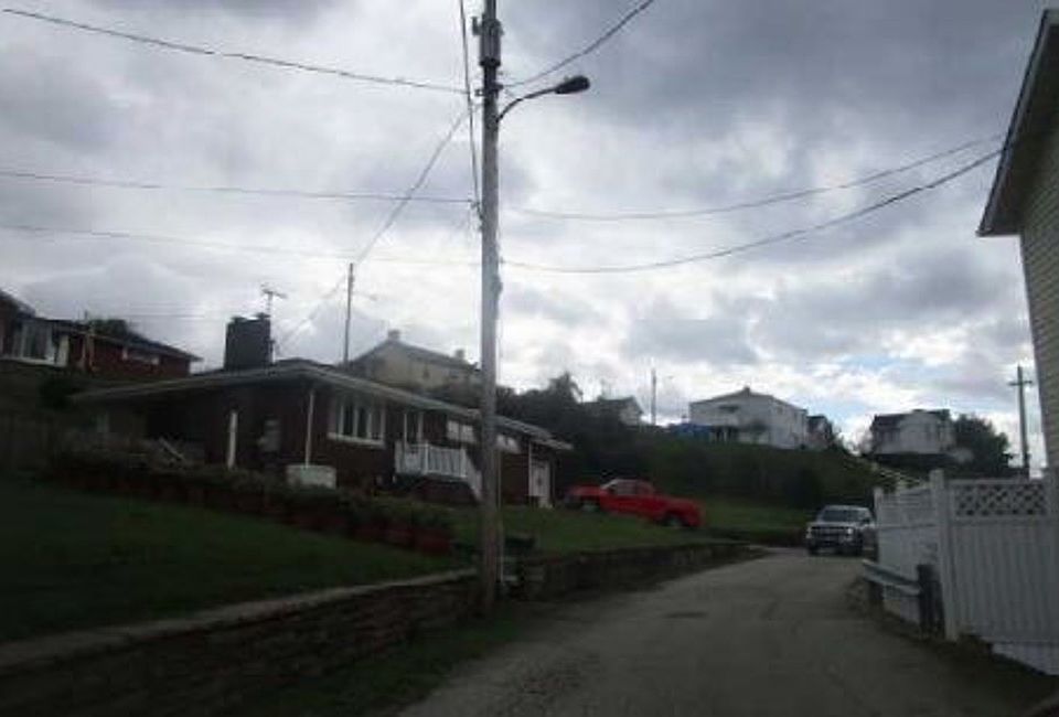 Exterior Neighborhood (street photo)