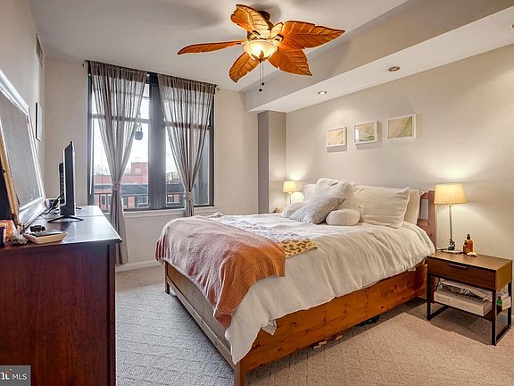 4th image of 1021 Garfield St #733