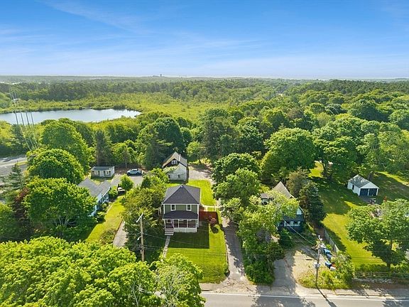 4th image of 10 Great Neck Rd