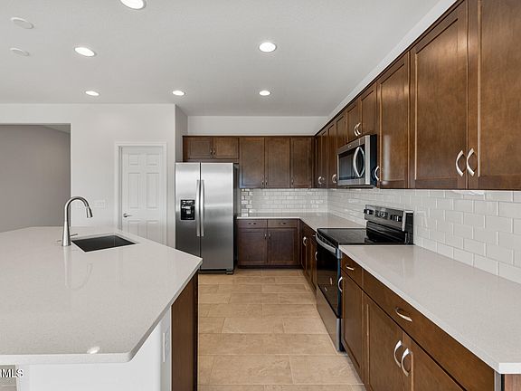4th image of 17869 W GETTY Drive