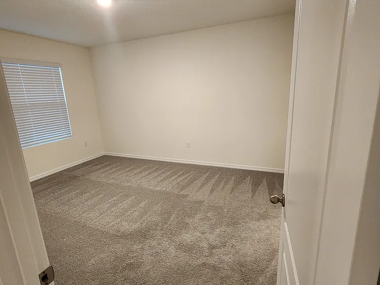 1051 Griffon Ave — Photo 7