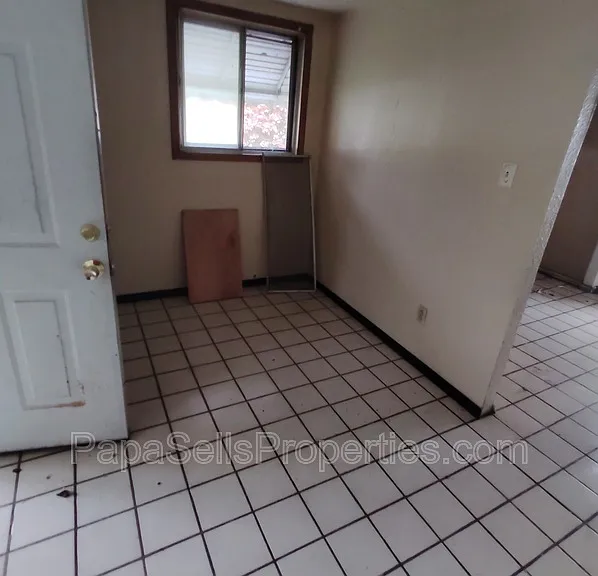 1308 Saint Stephens Dr — Photo 6