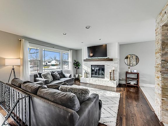 2nd image of 9018 W 91st Pl