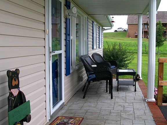 3rd image of 277 Barberry Dr