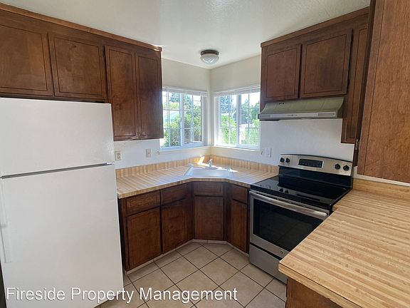 5th image of 924 Paula St