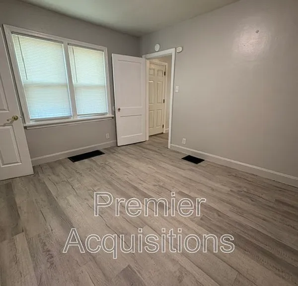 478 Dulaney Ave — Photo 6