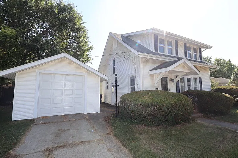 188 Manor Ave — Photo 1